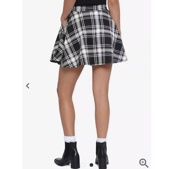 Hot Topic Black & White Plaid O-Ring Skater Skirt size small - Picture 4 of 10